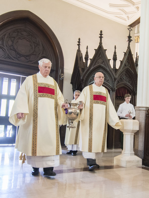 Priests celebrate renewal of vows at chrism Mass - The Catholic Miscellany